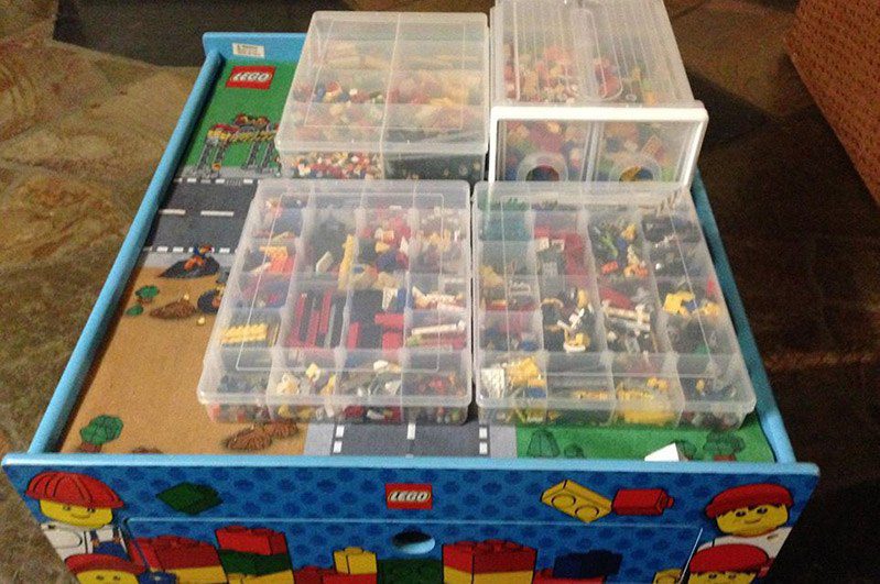 What does a professional organiser's house look like Lego